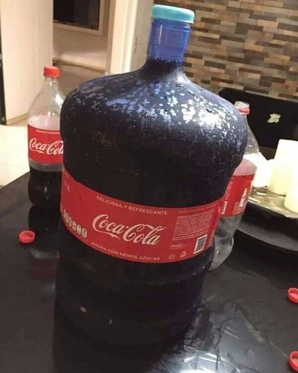 Isi galon yang nyeleneh bikin ngakak